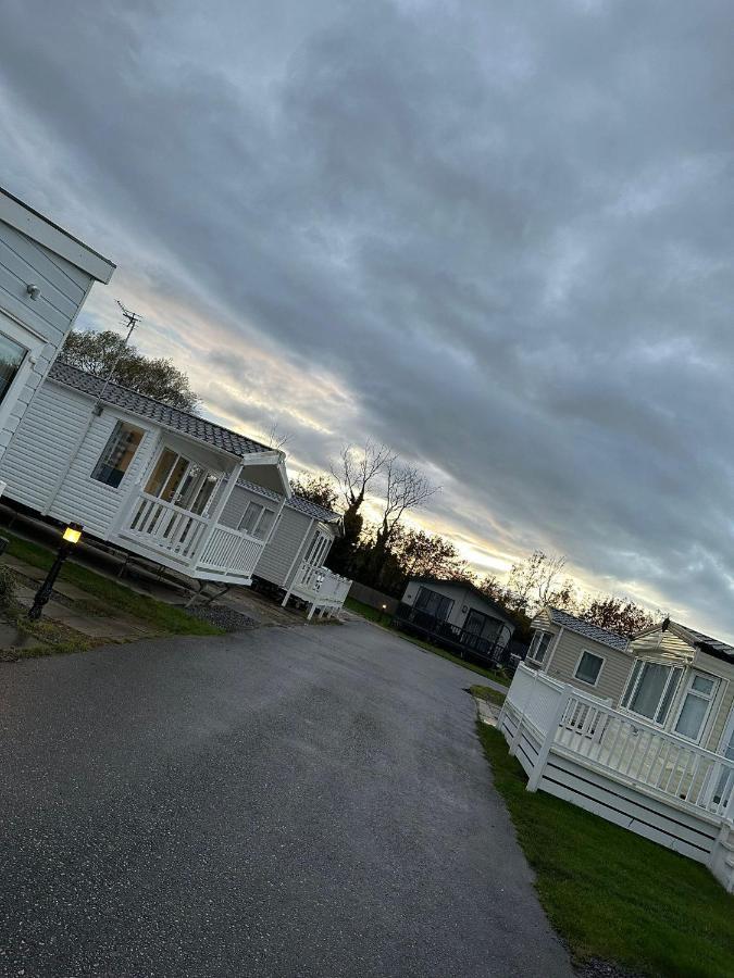 Вилла Luxurious 6 Berth Swift Bordeaux On Lyons Robin Hood Rhyl Meliden Экстерьер фото