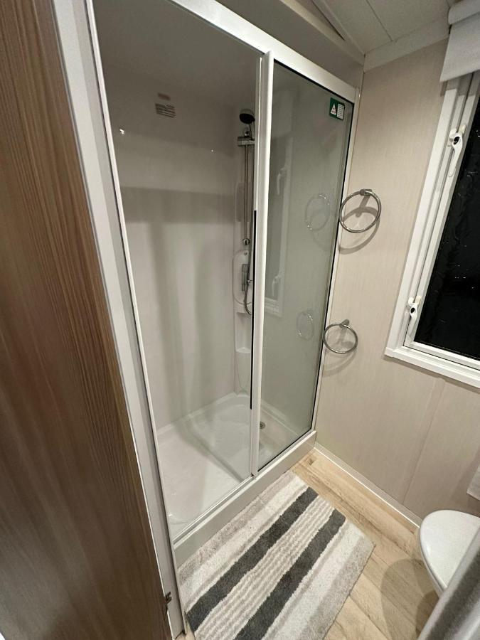 Вилла Luxurious 6 Berth Swift Bordeaux On Lyons Robin Hood Rhyl Meliden Экстерьер фото